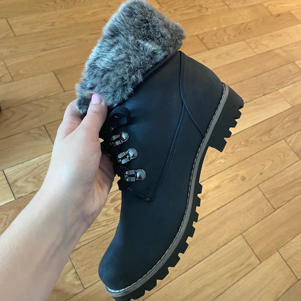 Cliffs white mountain boots (worn twice) size 9